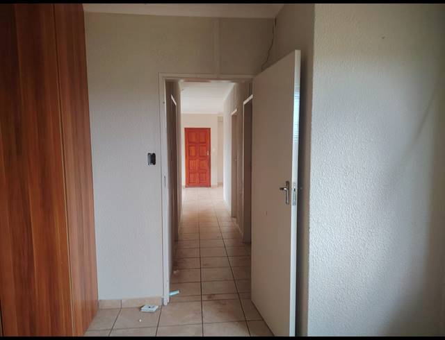 3 BEDROOM TOWNHOUSE FOR SALE IN WATERKLOOF HILL ESTATE
